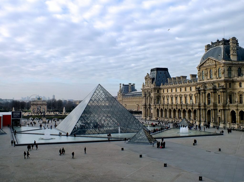 Louvre Pyramid, Parigi, Francia