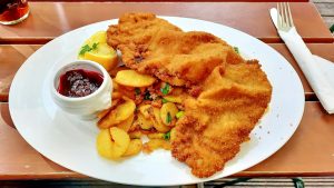 Wiener schnitzel (scaloppine di vitello con patate)