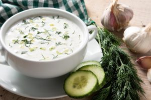 Tzatziki (salsa allo yogurt con cetrioli e aglio)