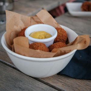 Bitterballen, polpette fritte, croccanti e cremose all’interno